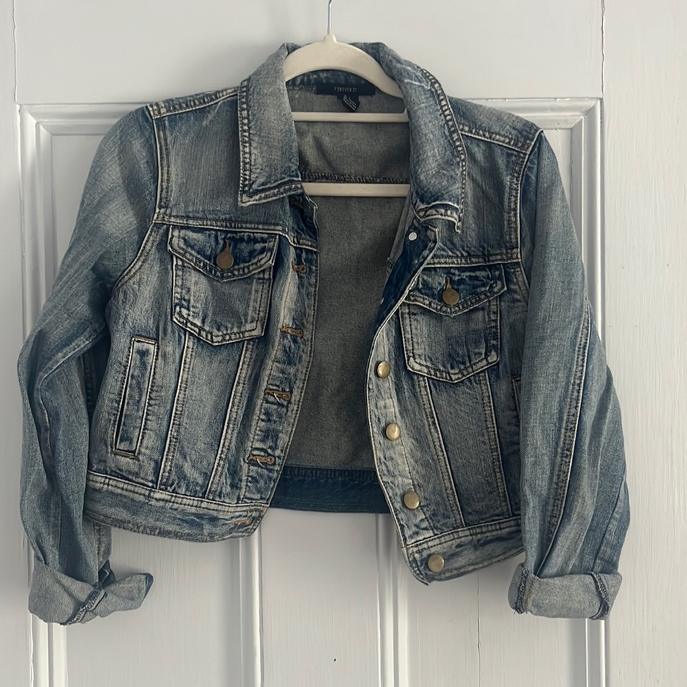 Forever 21 cropped jean jacket - size L but runs very small!